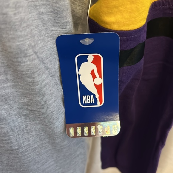 NWT Lakers tee shirt - Picture 3 of 6
